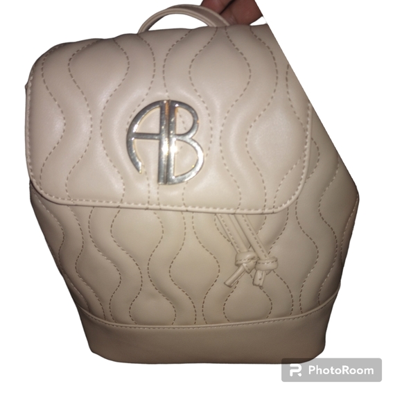 Alexis Bendel Women’s Vegan Leather Quilted Everyday Backpack for travel - Picture 9 of 10